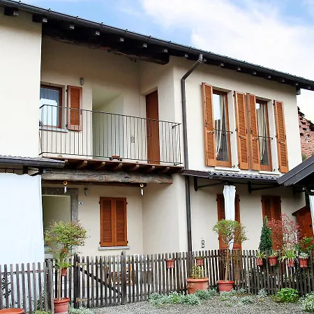 Locazione Turistica Maria * Travedona